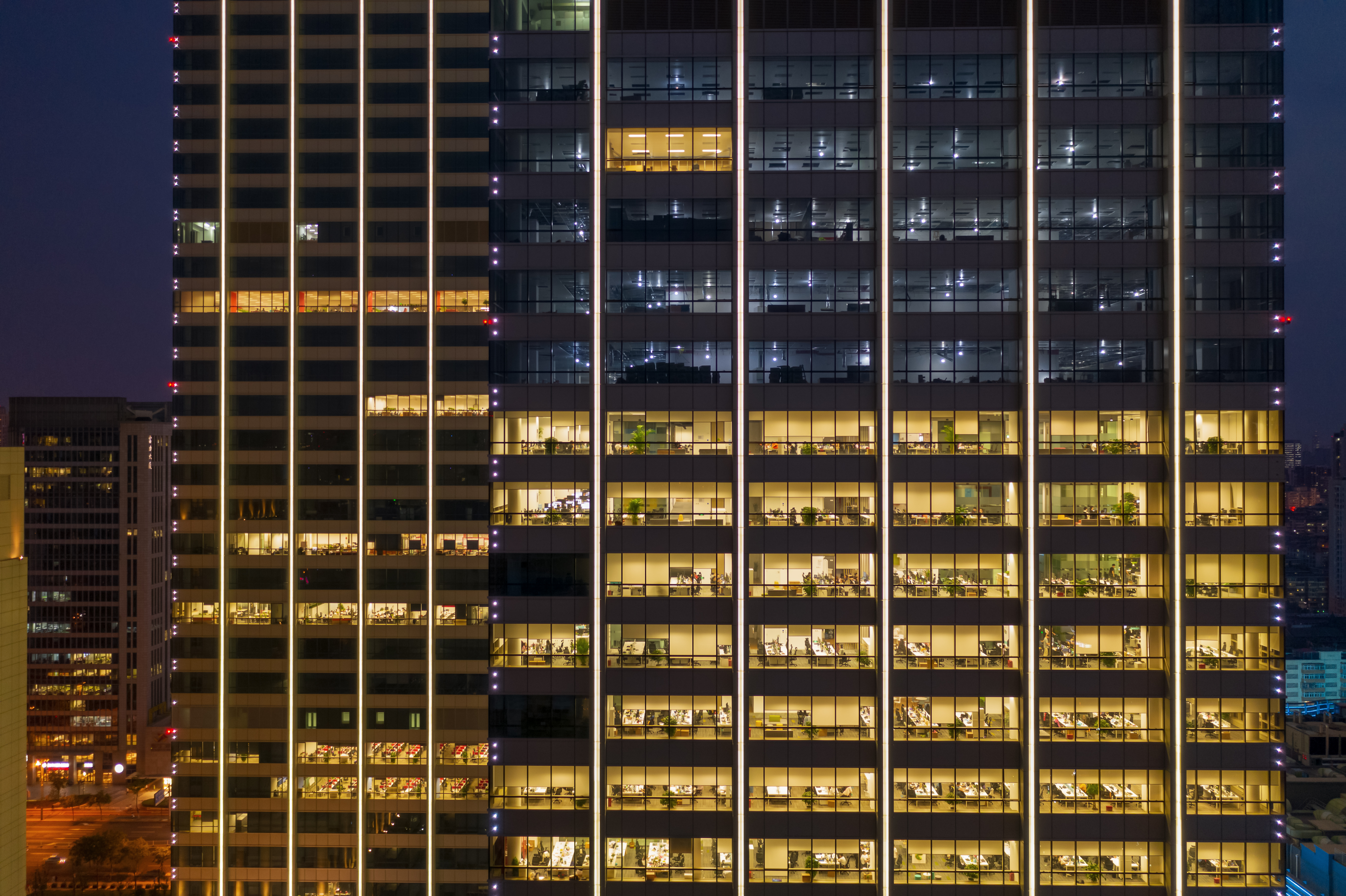 2019 Photo Office Building Facade Night 01